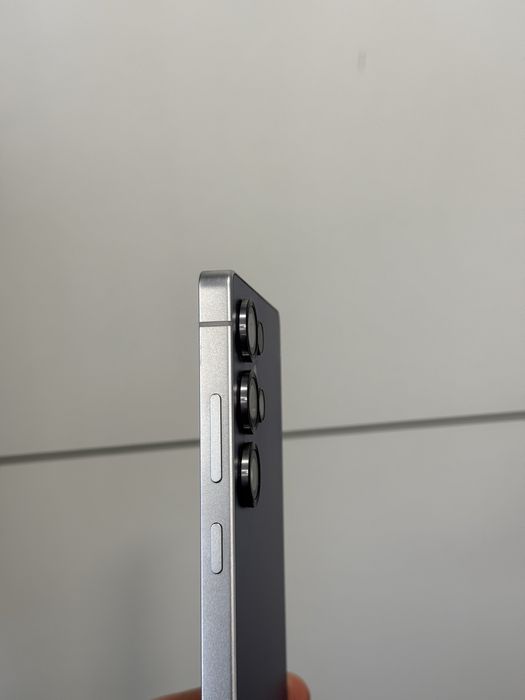 Продавам Samsung S25 ULTRA 512 GB