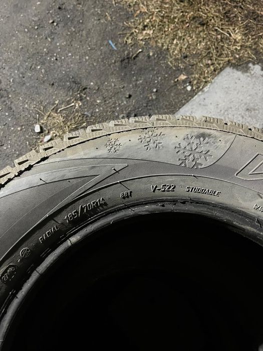 Продам зимние шины 185/70/14 шипованные