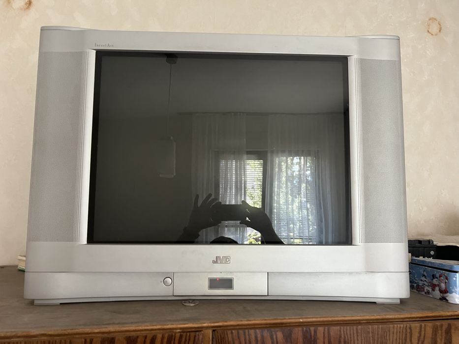 Продавам CRT телевизор модел JVC Av-29ft 1sug