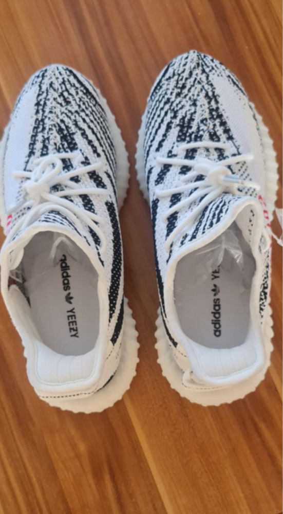 Yeezy Boost 350 V2 Zebra