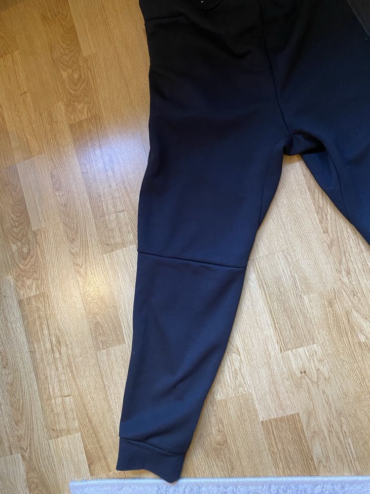 Vand pantaloni Nike Tech Fleece