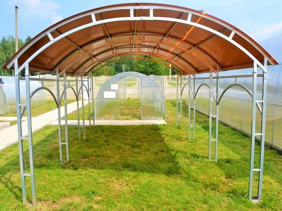 Навес за кола с Поликарбонатен покрив