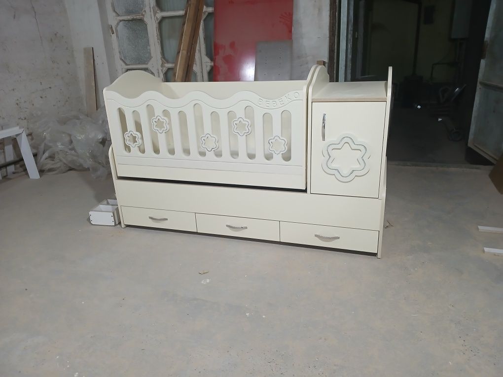 Detskiy kravat shkafla sehdan primoy