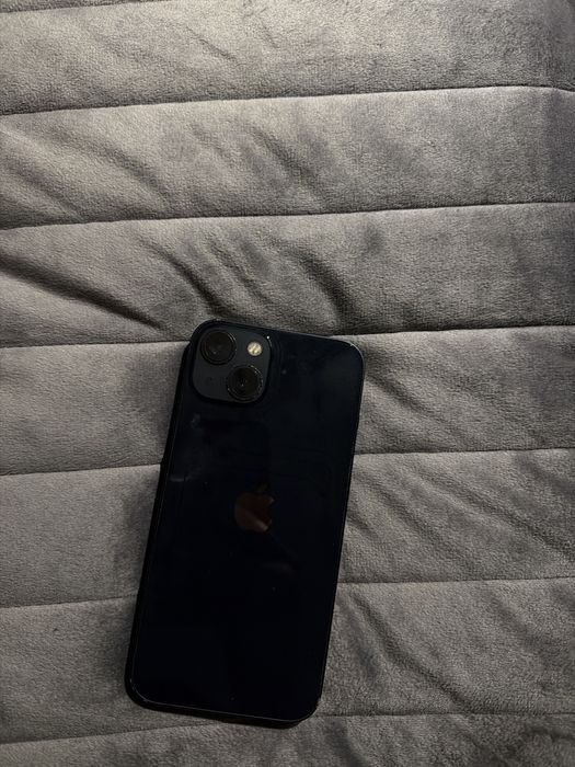 Продам айфон 13 в хорошем состоянии с доками