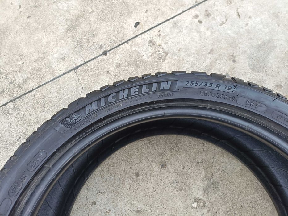 O anvelopa 255 35 19 Michelin CrossClimate 2 dot 2024