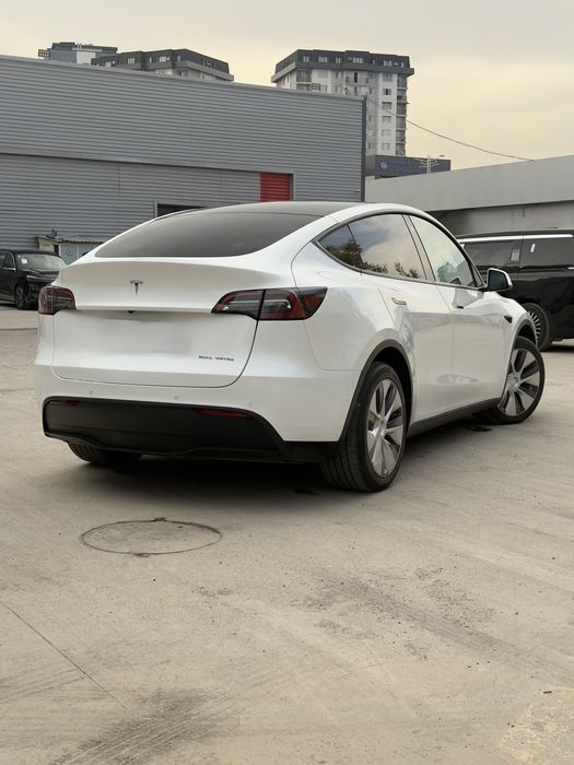 Tesla Model Y 2021 Dual motor