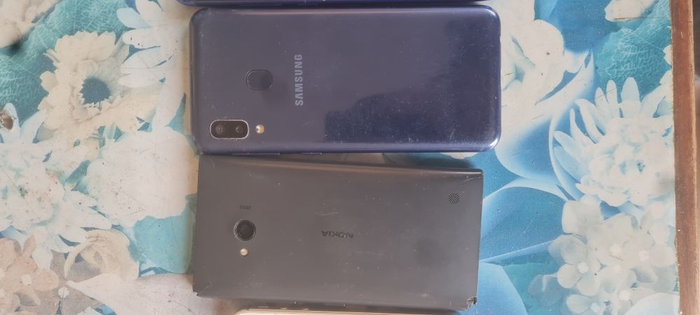 6 telefoane pt piese