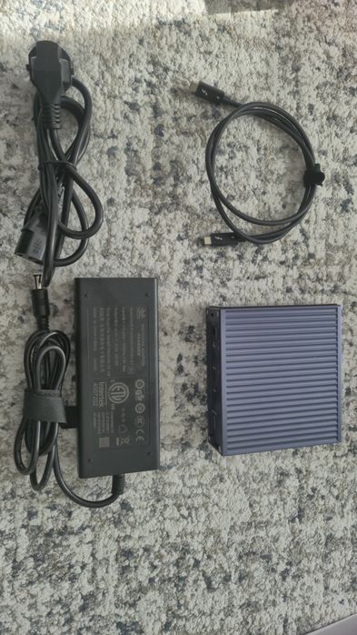 Thunderbolt / USB4 docking station - HDMI, 2.5GbE USB 3.2 Gen2