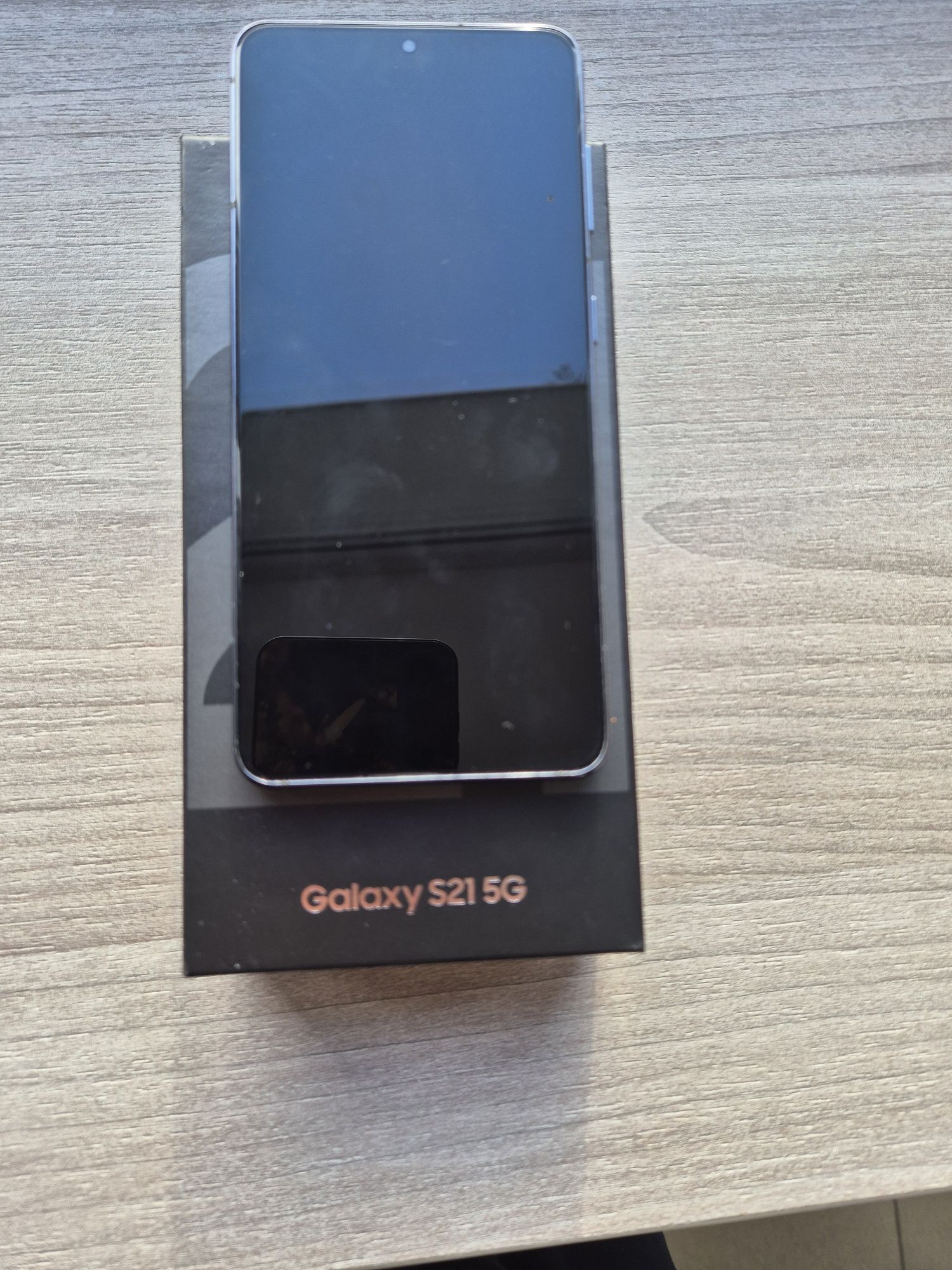 Samsung Galaxy S21, DualSIM 256 GB + 2 кейса и privacy protector