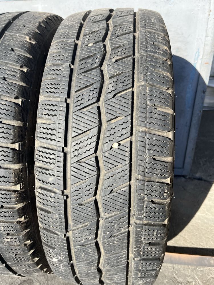 2 бр. зимни гуми за бус 215/65/16C Hankook 6/7 mm DOT 3519/3621