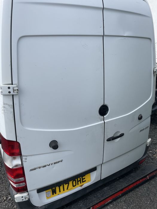 Usi spate sprinter 906