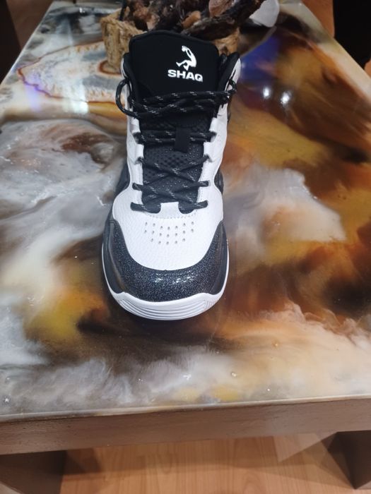 Чисто нови кецове SHAQ