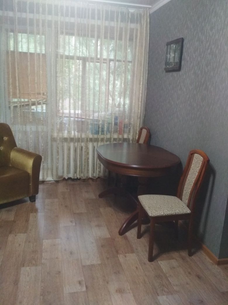 Продам 2 комнатную квартиру, очень удобно для пожилых людей, или студе