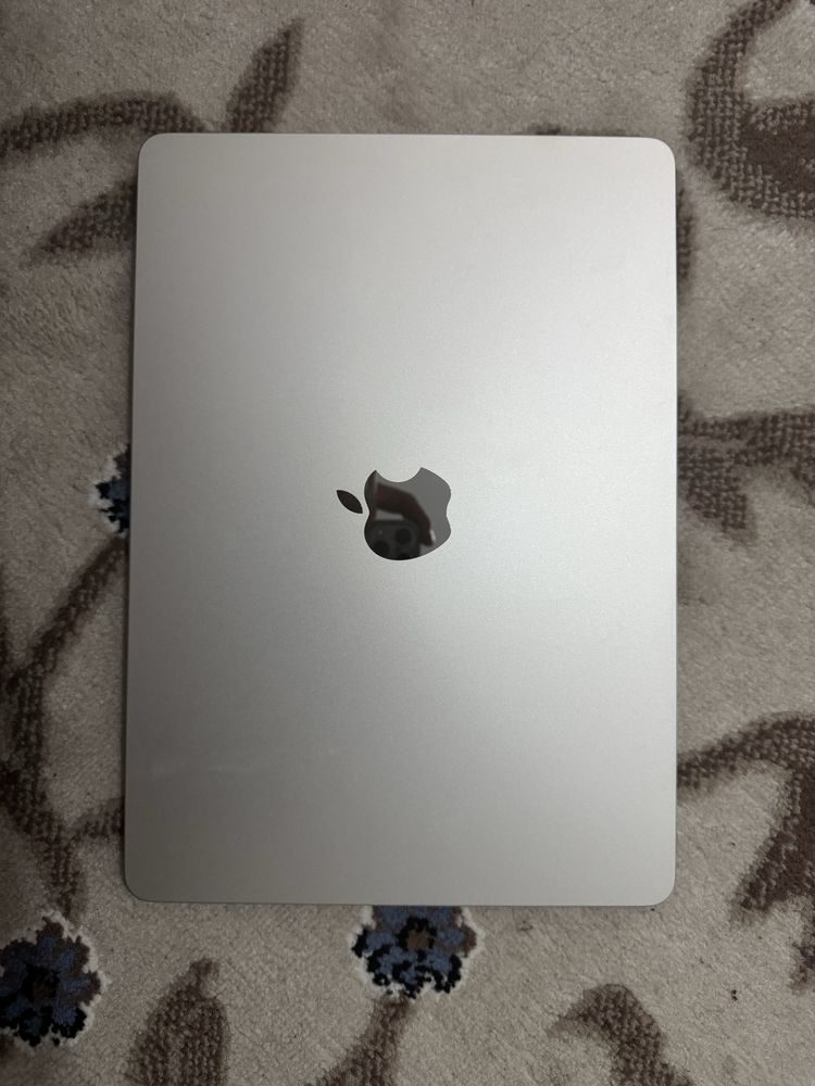 MacBook Air M2 full box ideal