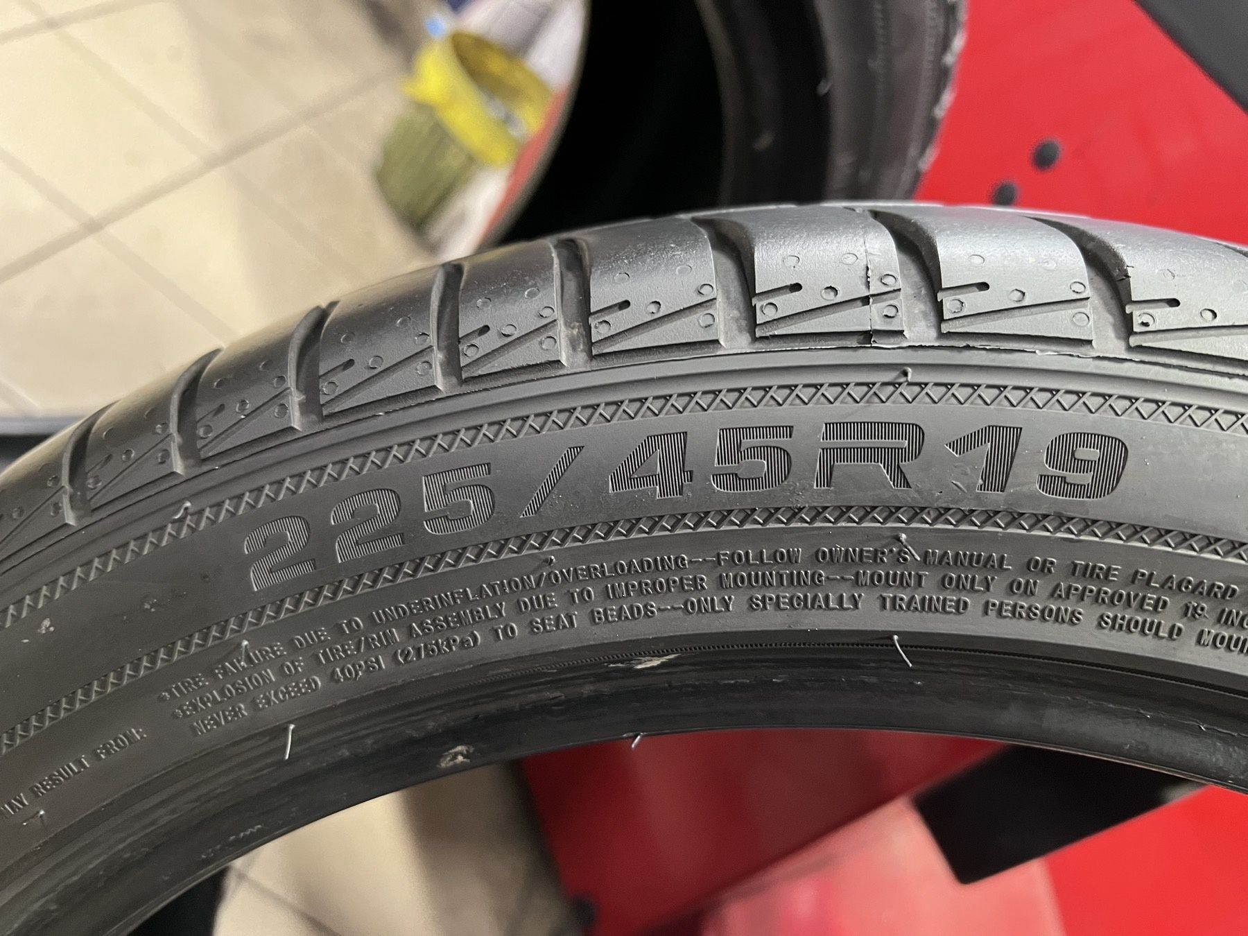 Летни гуми 225/45 R19 Dynamo