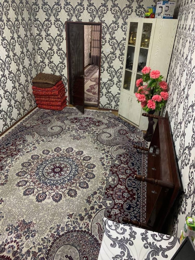 Uy sotiladi 4 xonali remonti bor 3etajda lisinovada