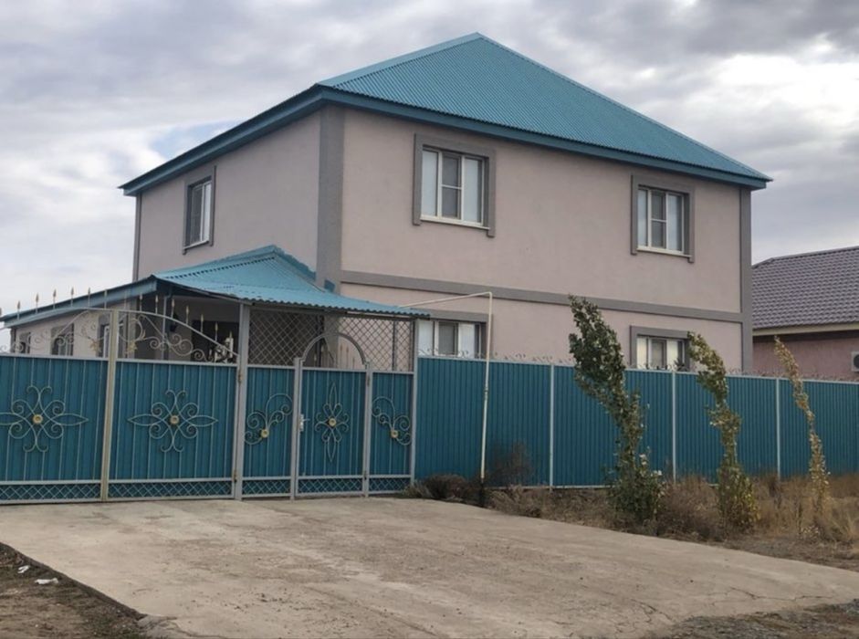 Продам двухэтажный коттедж