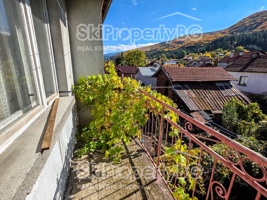 Къща с 4 спални в село Доспей, близо до Боровец!