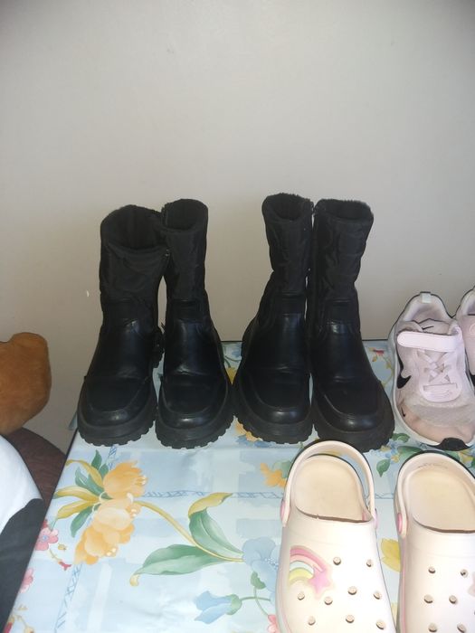 Ботуши маратонки корсика за момиченца номер.29 много запазени