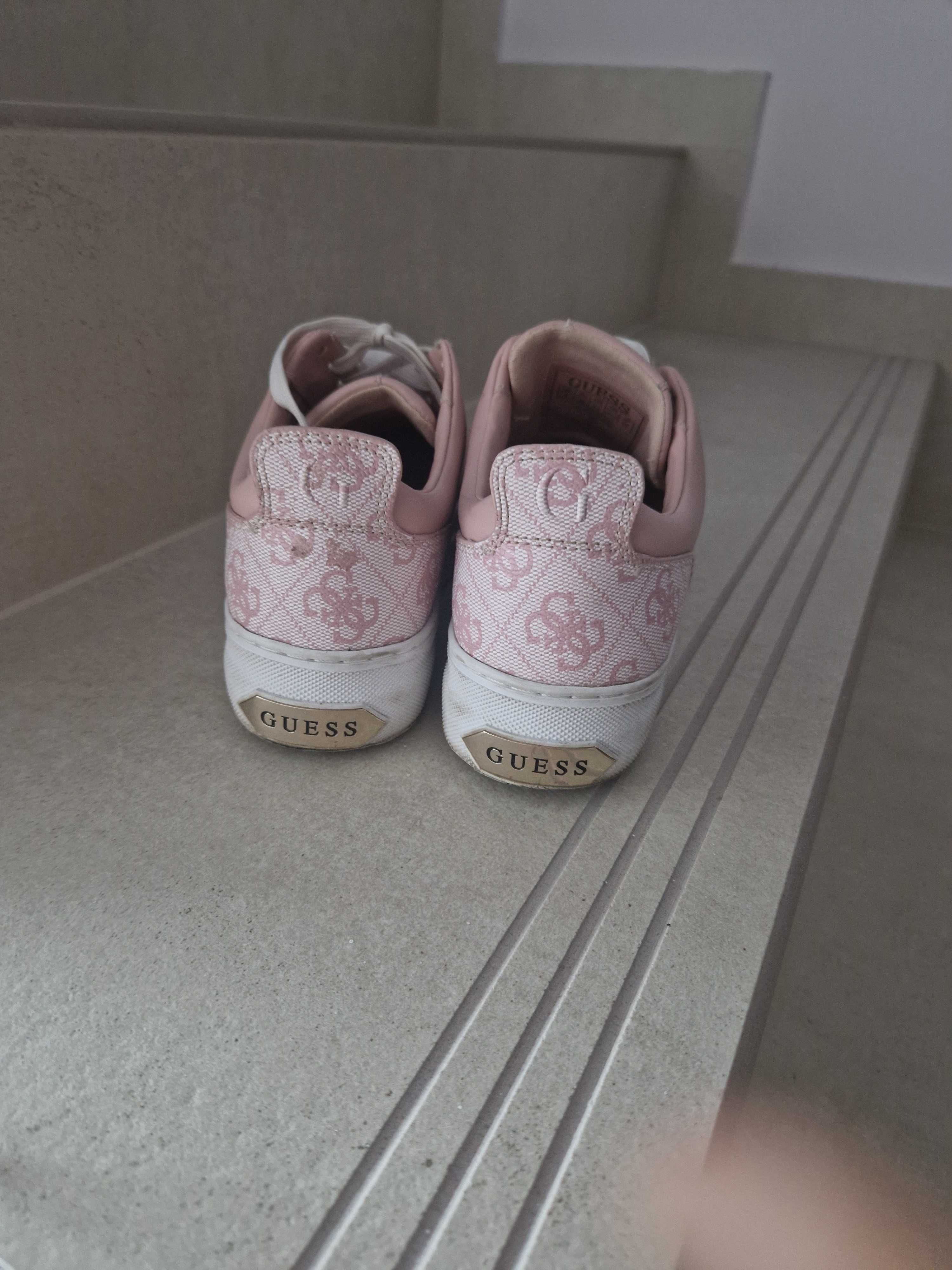 Сникърси Guess розови