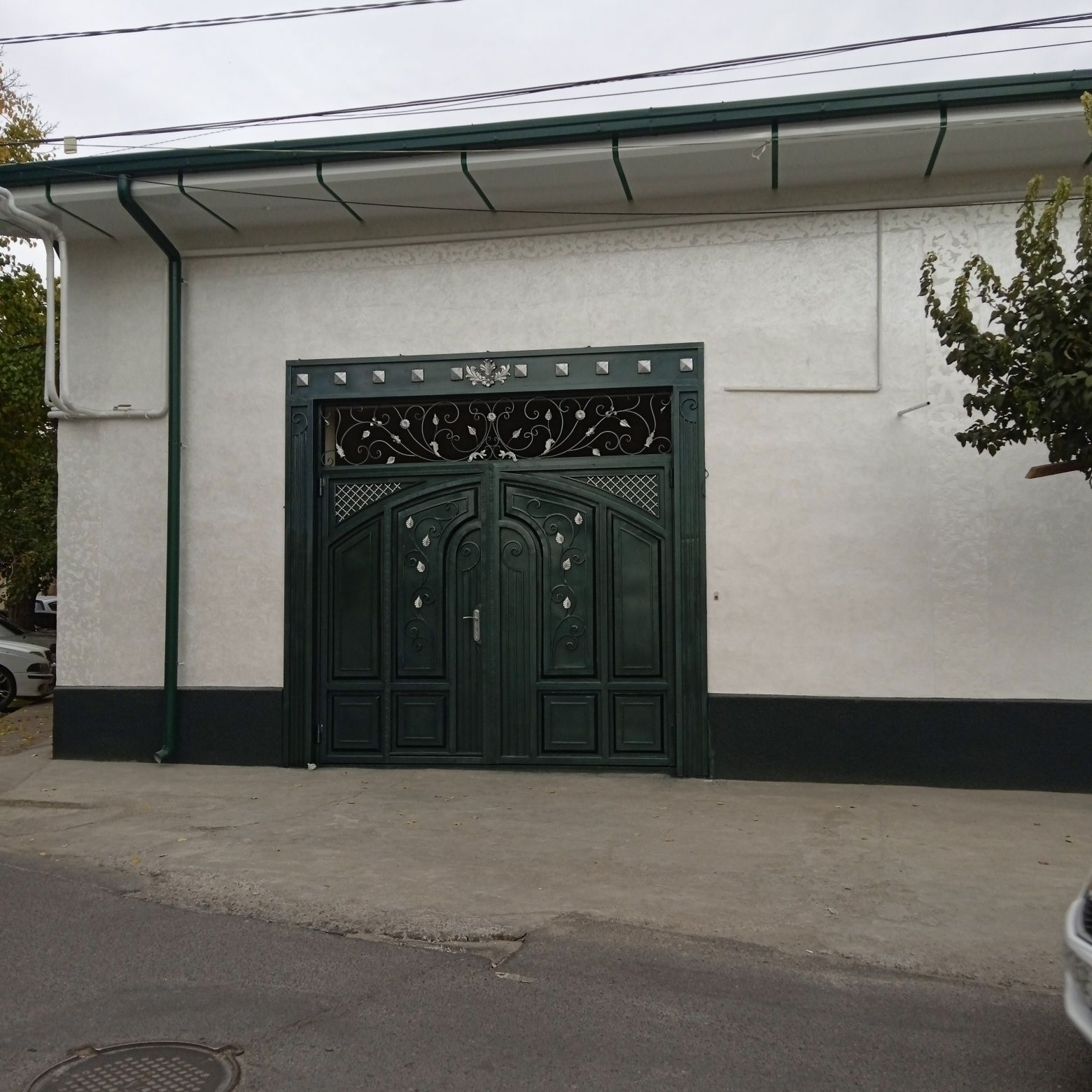 Darvoza boʻyash xizmati