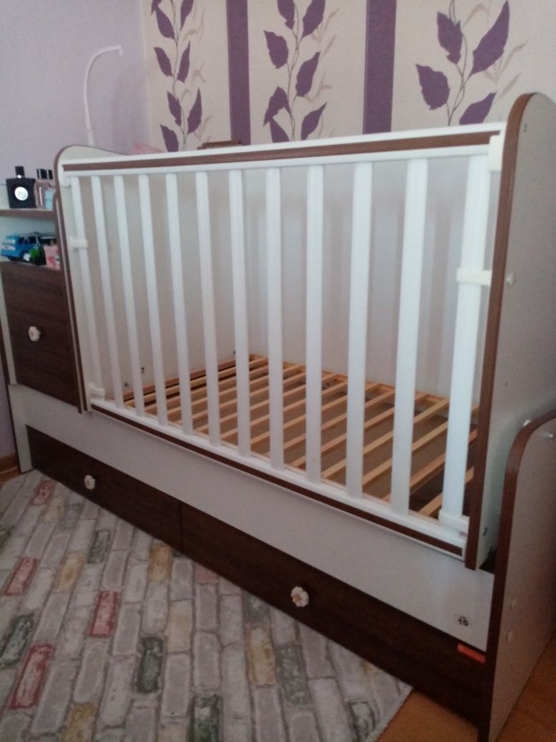 бебешка  кошара и легло с люлееща механиэъм и матрак