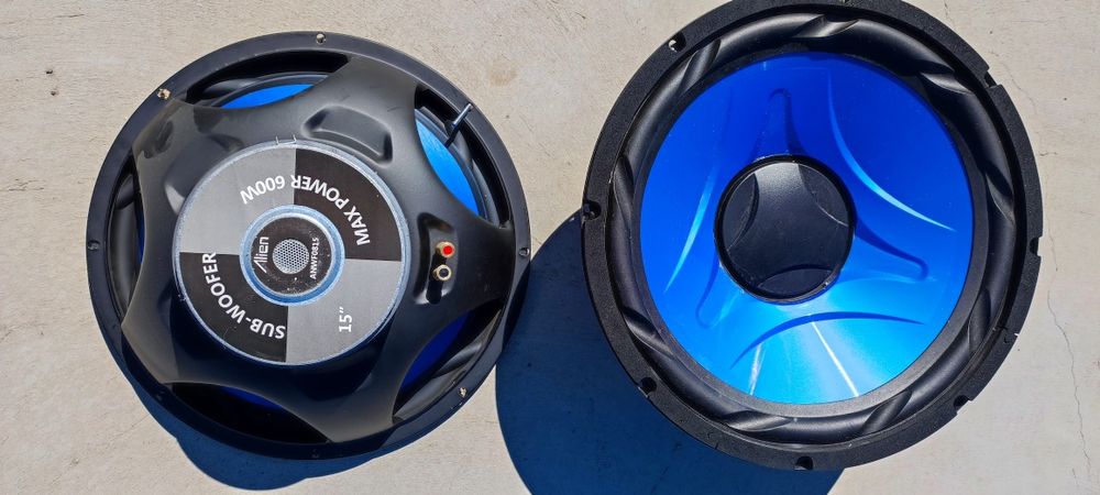 Difuzoare bass 15 țoli. 400 neg