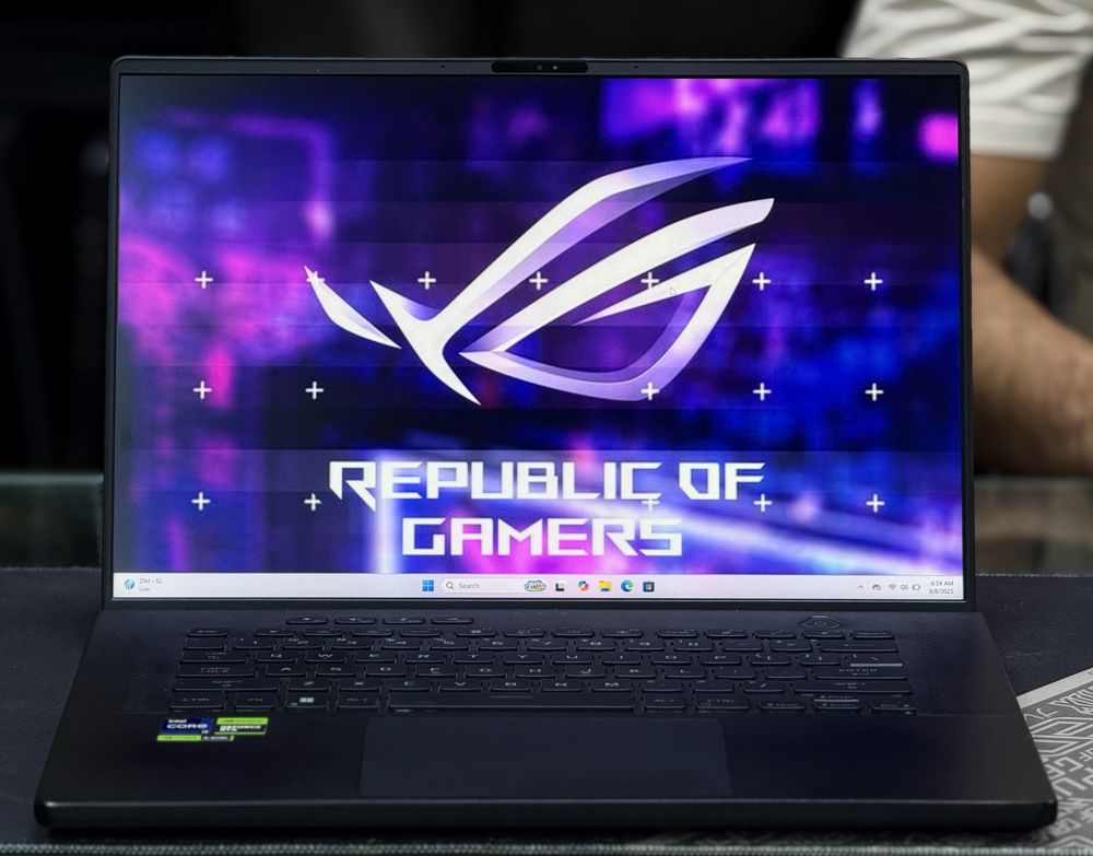 Asus Zephyrus 32/3TB RTX-4070 8GB i9-13900H 13-avlod