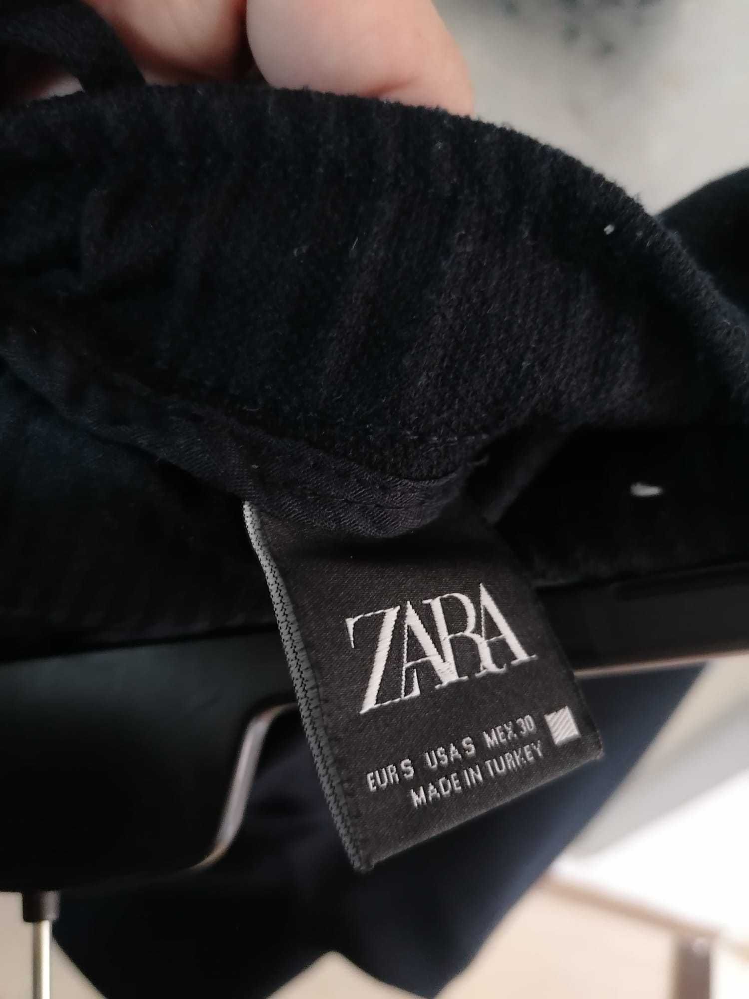 Pantaloni Zara .