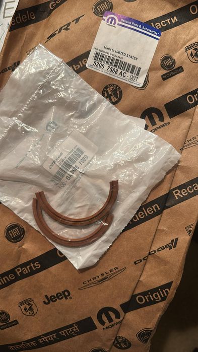 Сальник коленвала задний , прокладка поддона Mopar