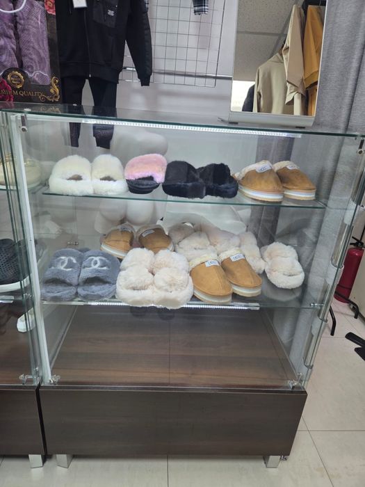 Стеклянная витрина