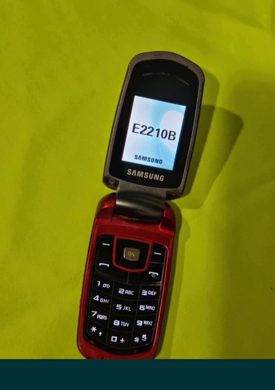 Telefon cu clapeta E2210B cu incarcator