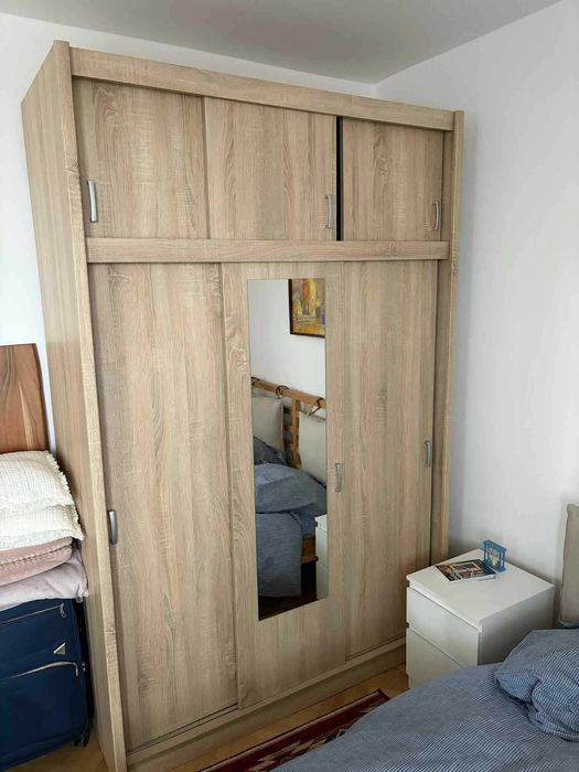 vînd șifonier cu uși glisante, stare bună