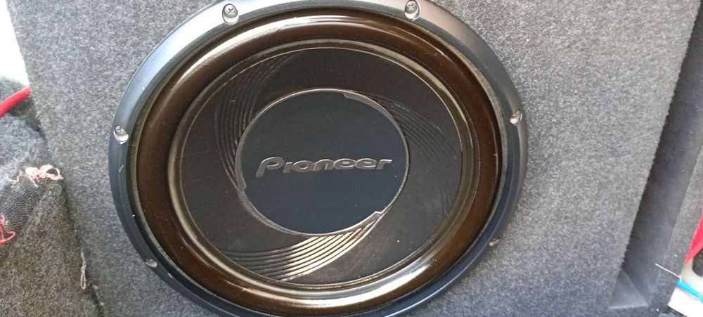 Бас каса pioneer с усиловател thunder
