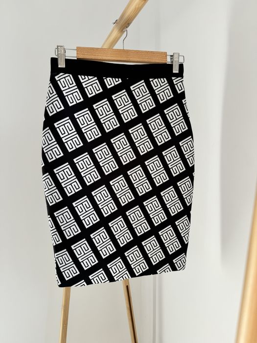 Комплект от две части- пола и потник