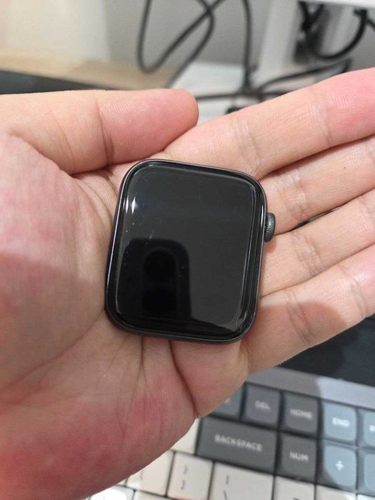 Продам Apple Watch Series 5 44mm (Space Gray) — Полный комплект