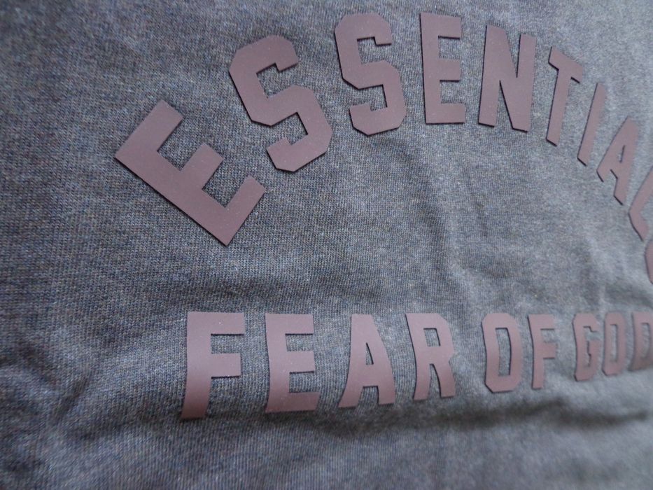 Мъжка тениска ESSENTIALS