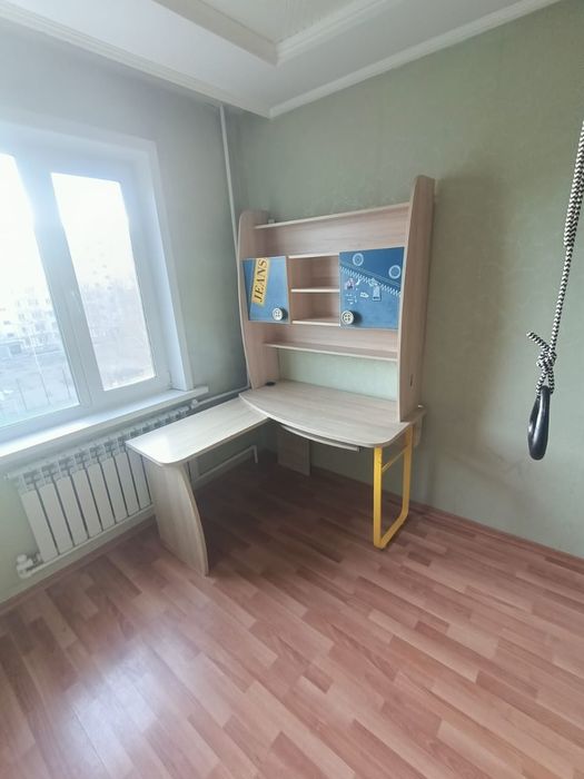 Стол школьника ,,шатура,,