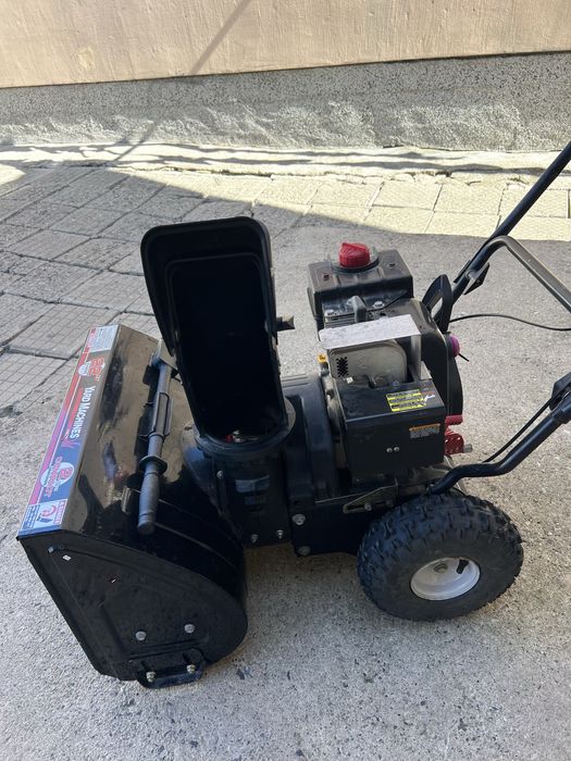 Продавам машина за сняг