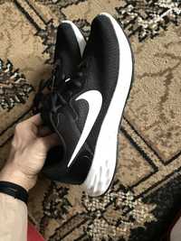 Vand adidasi nike marimea 42