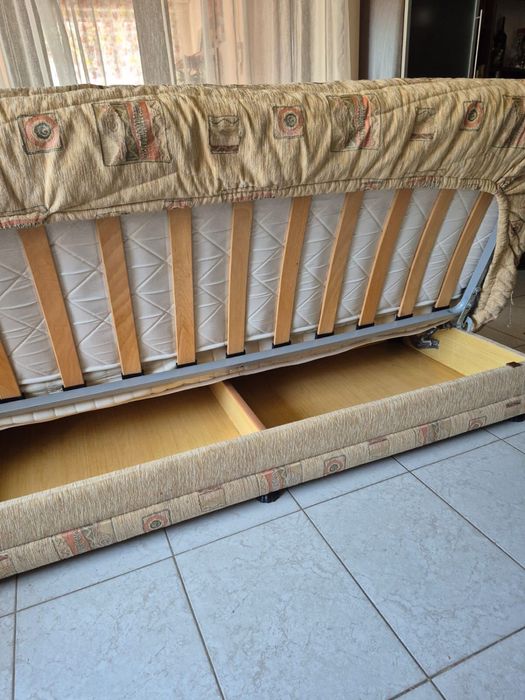 Vand canapea 3 locuri, extensibila