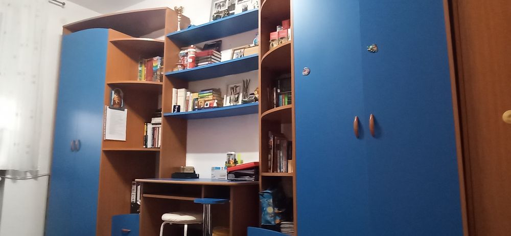 Mobilier cameră tineret (birou + dulapuri)