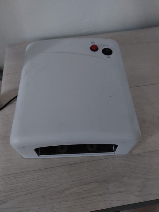 Продам или меняю лампу для гель лака