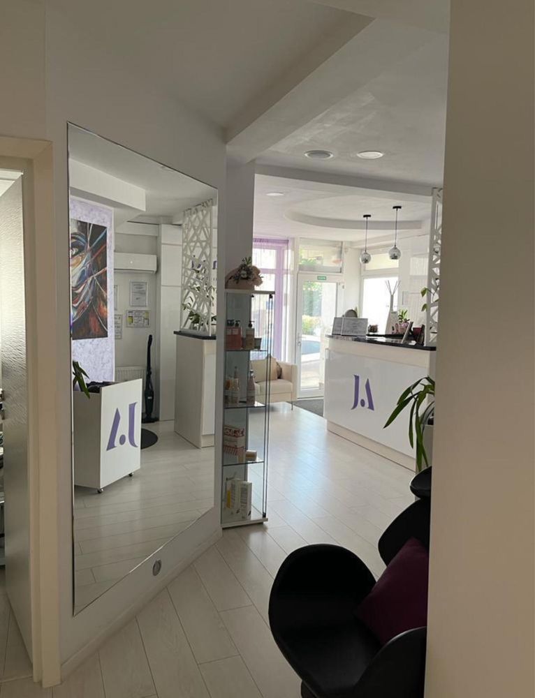 Se vinde afacere cu portofoliu de clienti.Salon de cosmetica .
