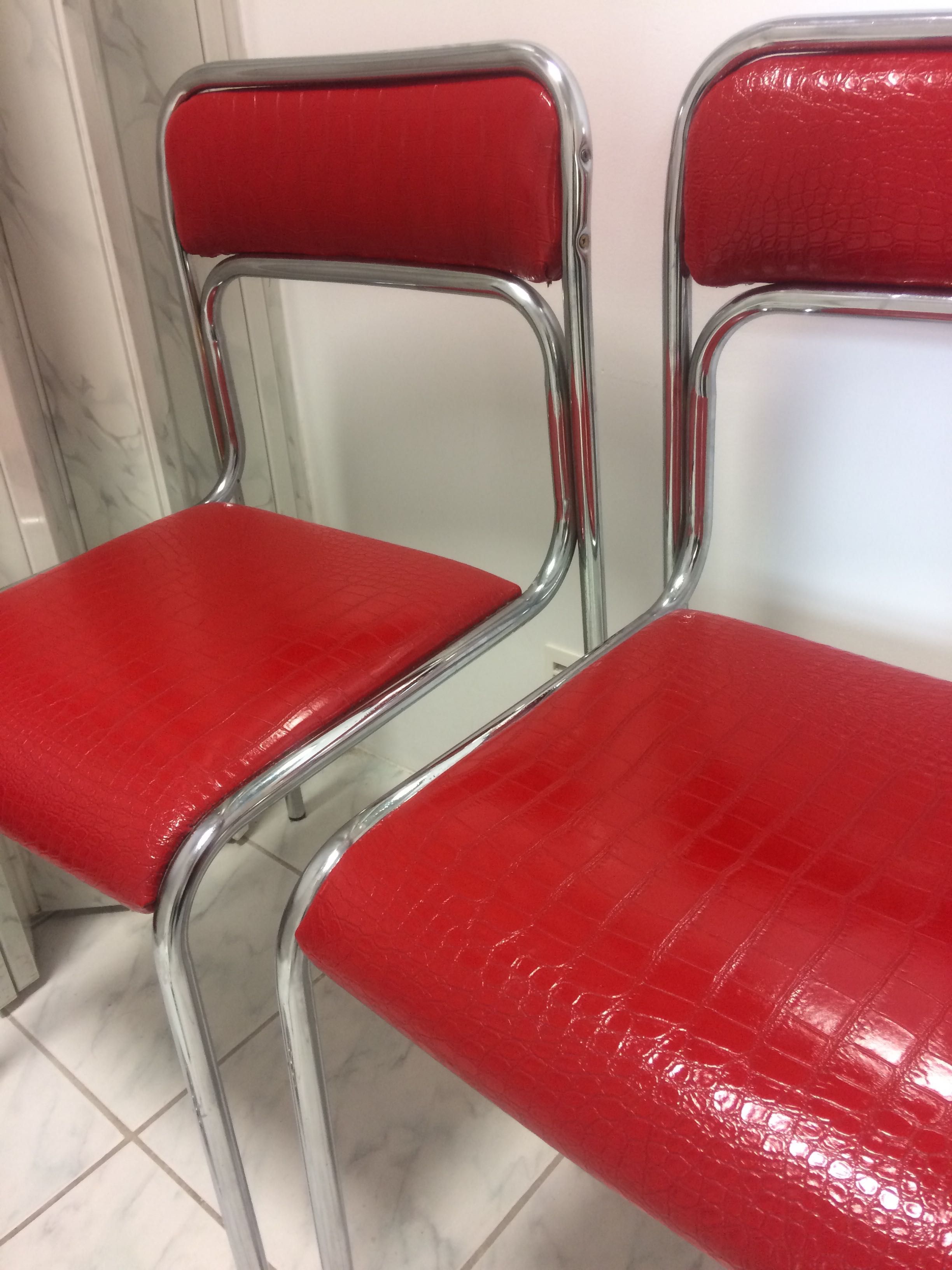 6 scaune roșii de vânzare
