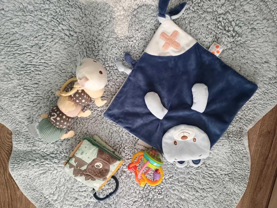 Бебешки играчки подходящи за количка и кошара