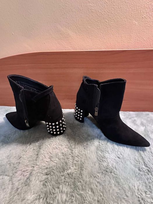 Есенни боти чисто нови.