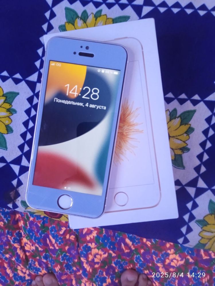 Iphone se 2016 zolotoy gold 64 gb