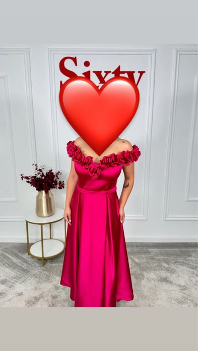 Rochita midi, pe umeri cu floricele