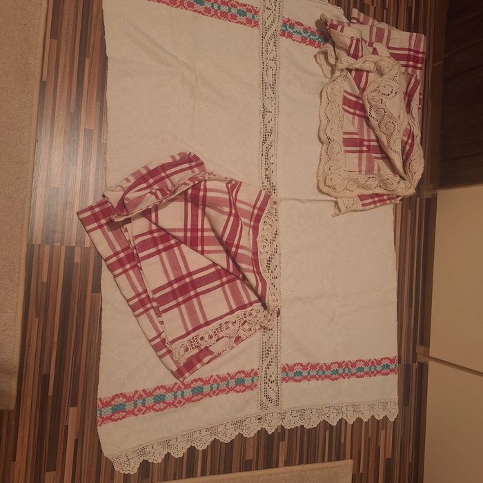 Fata de masa, 3 prosoape ,2 cearceafuri 160/200, perdea